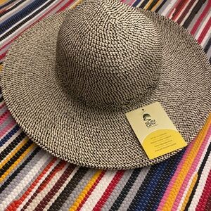 Ladies wide brim beach hat NWT